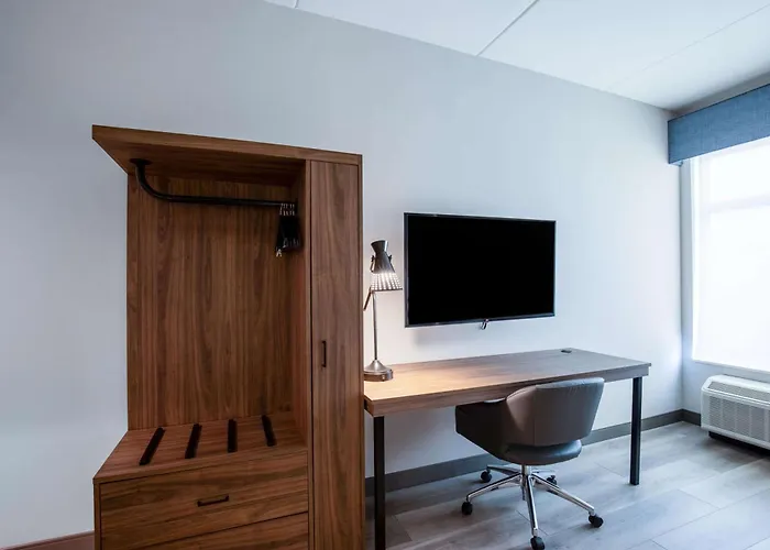 La Quinta Inn & Suites By Wyndham Chattanooga Downtown/South