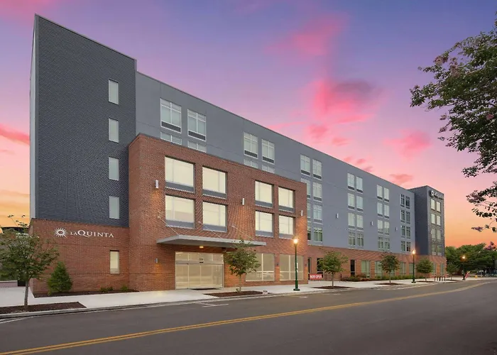 La Quinta Inn & Suites By Wyndham Chattanooga Downtown/South