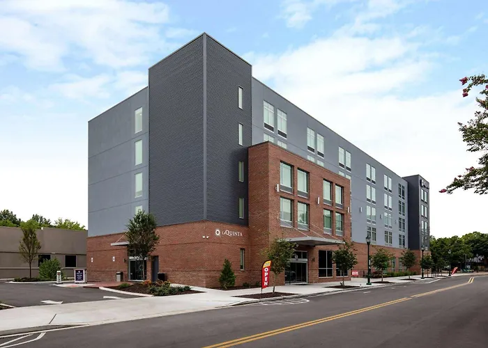 La Quinta Inn & Suites By Wyndham Chattanooga Downtown/South