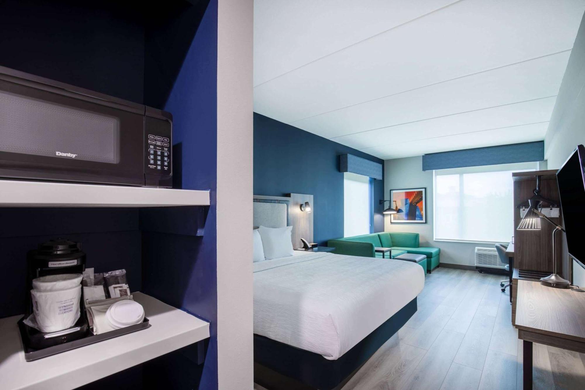 Hotel La Quinta & By Wyndham Downtown/south