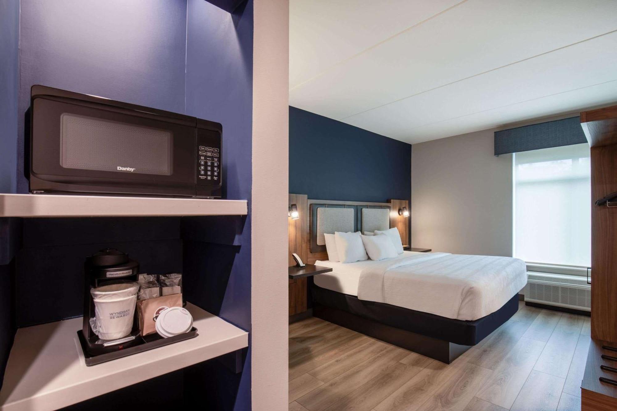 Hotel La Quinta & By Wyndham Downtown/south